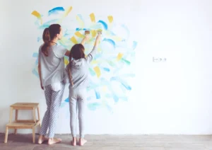 como limpiar las paredes de color sin da–ar la pintura