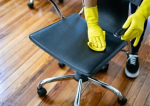 como limpiar sillas de oficina