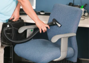 como limpiar una silla de oficina